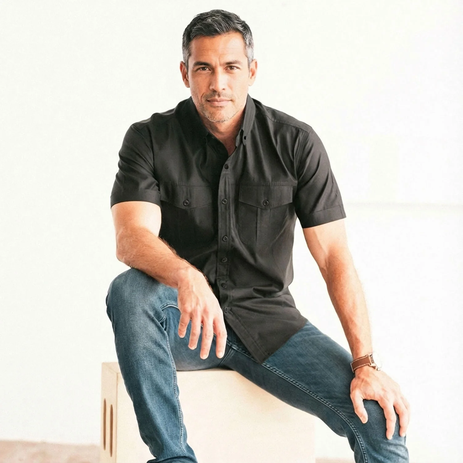 Editor Short Sleeve Utility Shirt – Pure Black Stretch Cotton Poplin - Image 4